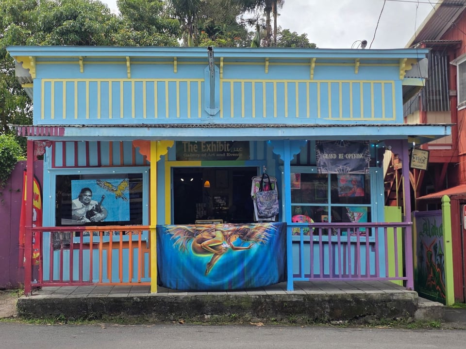 The Exhibit Gallery storefront on Pahoa Village Road